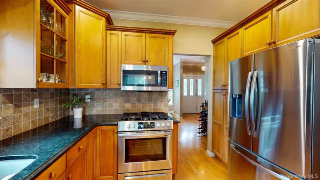 20 Palisades Avenue, Nanuet, NY 10954 - Photo 6 of 37