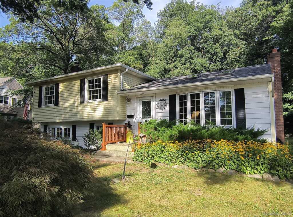 8 Beech Street, Nanuet, NY 10954 - Photo 4 of 45
