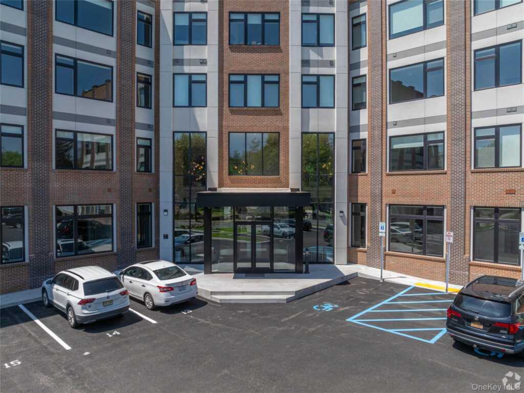 15 Washington Avenue, Unit #113, Suffern, NY 10901 - Photo 2 of 31