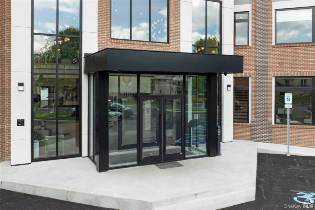 15 Washington Avenue, Unit #102, Suffern, NY 10901 - Photo 3 of 31