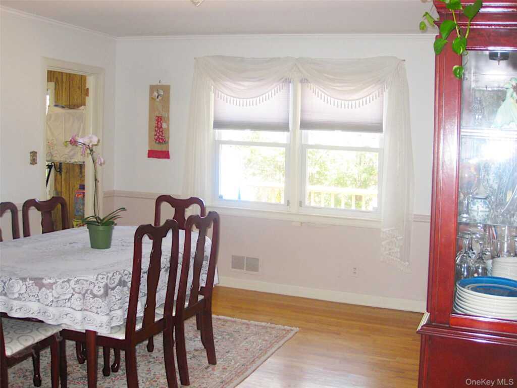 174 Waverly Road, New Rochelle, NY 10583 - Photo 8 of 19