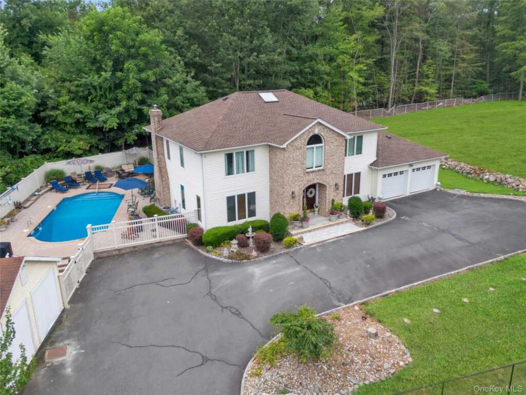 55 Burda Lane, New City, NY 10956 - Photo 2 of 39