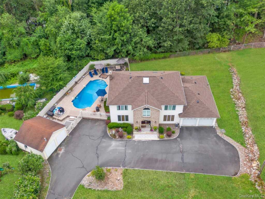 55 Burda Lane, New City, NY 10956 - Photo 4 of 39