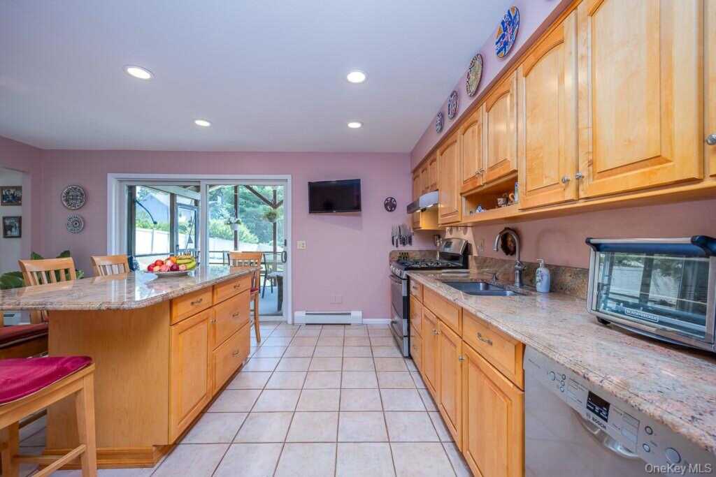 10 Sloane Court, Stony Point, NY 10980 - Photo 13 of 27