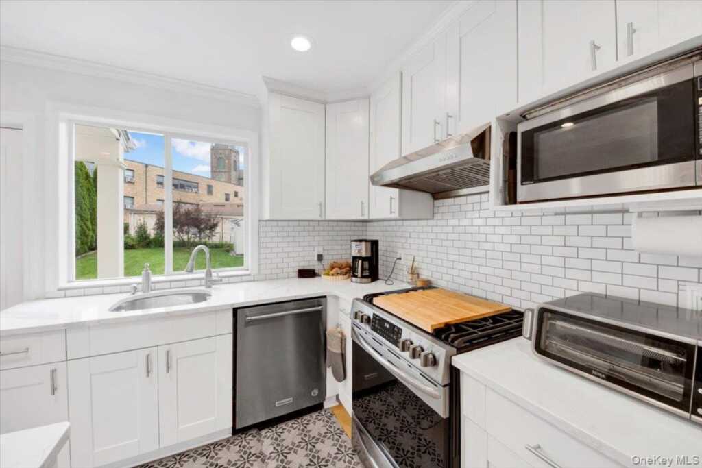 420 William Street, Rye, NY 10573 - Photo 8 of 34