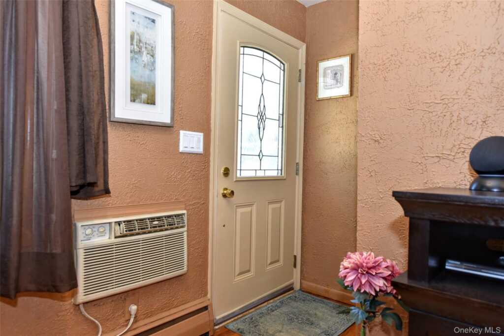 4 Terrace Avenue, Suffern, NY 10901 - Photo 3 of 29