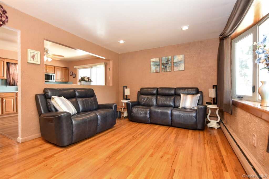 4 Terrace Avenue, Suffern, NY 10901 - Photo 4 of 29