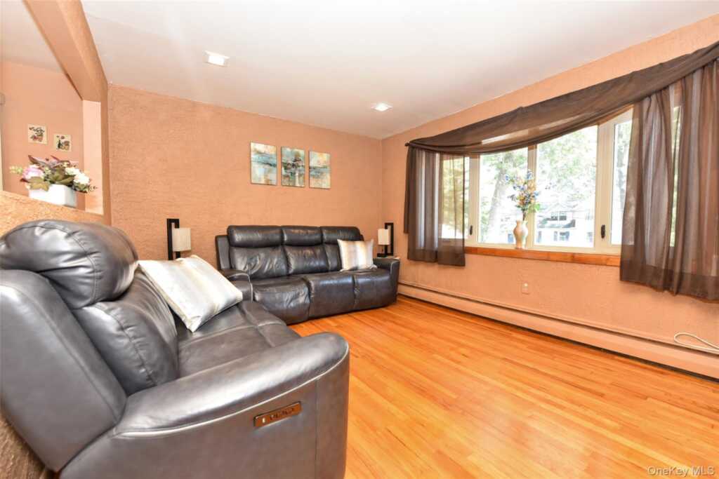 4 Terrace Avenue, Suffern, NY 10901 - Photo 5 of 29