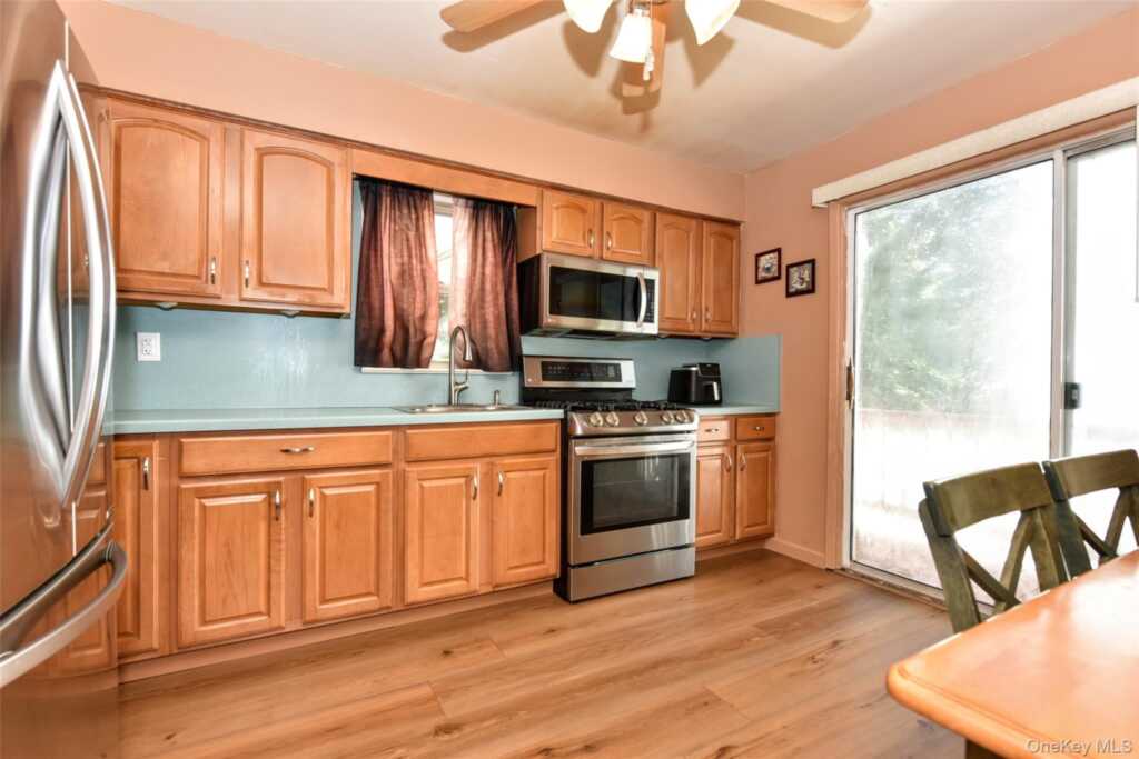 4 Terrace Avenue, Suffern, NY 10901 - Photo 7 of 29