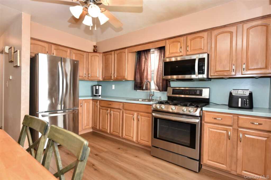 4 Terrace Avenue, Suffern, NY 10901 - Photo 8 of 29