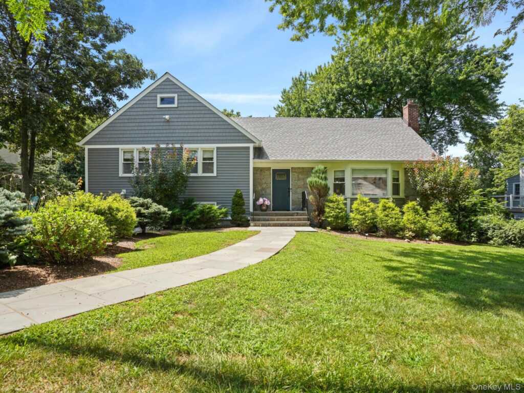 43 Amherst Drive, New Rochelle, NY 10804 - Photo 2 of 50