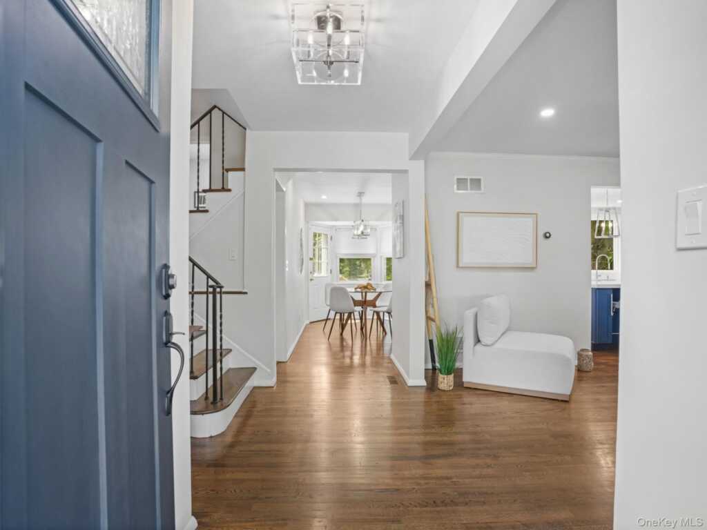 43 Amherst Drive, New Rochelle, NY 10804 - Photo 3 of 50