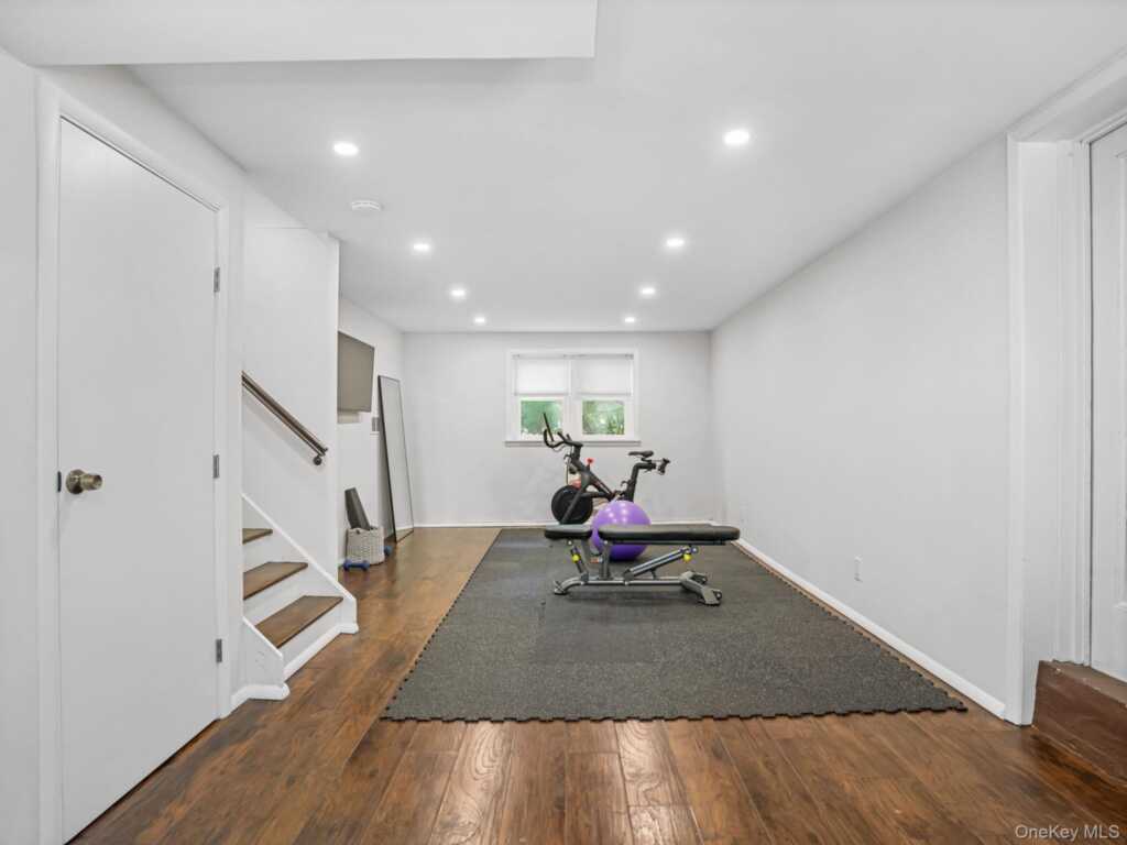43 Amherst Drive, New Rochelle, NY 10804 - Photo 34 of 50