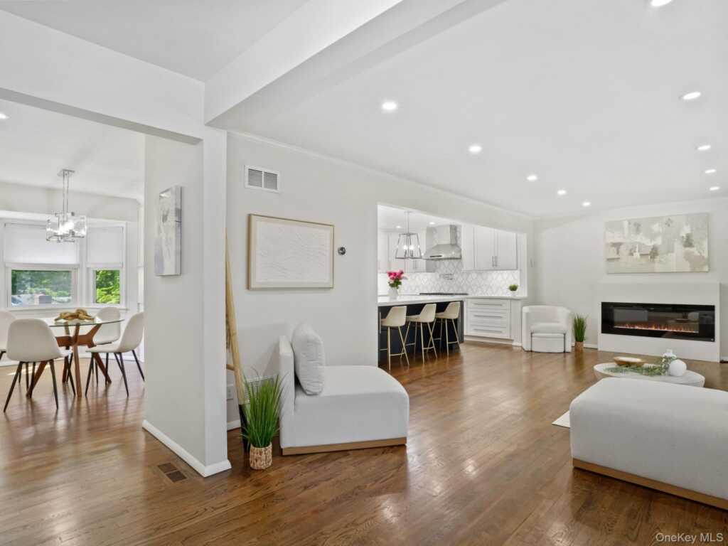 43 Amherst Drive, New Rochelle, NY 10804 - Photo 5 of 50
