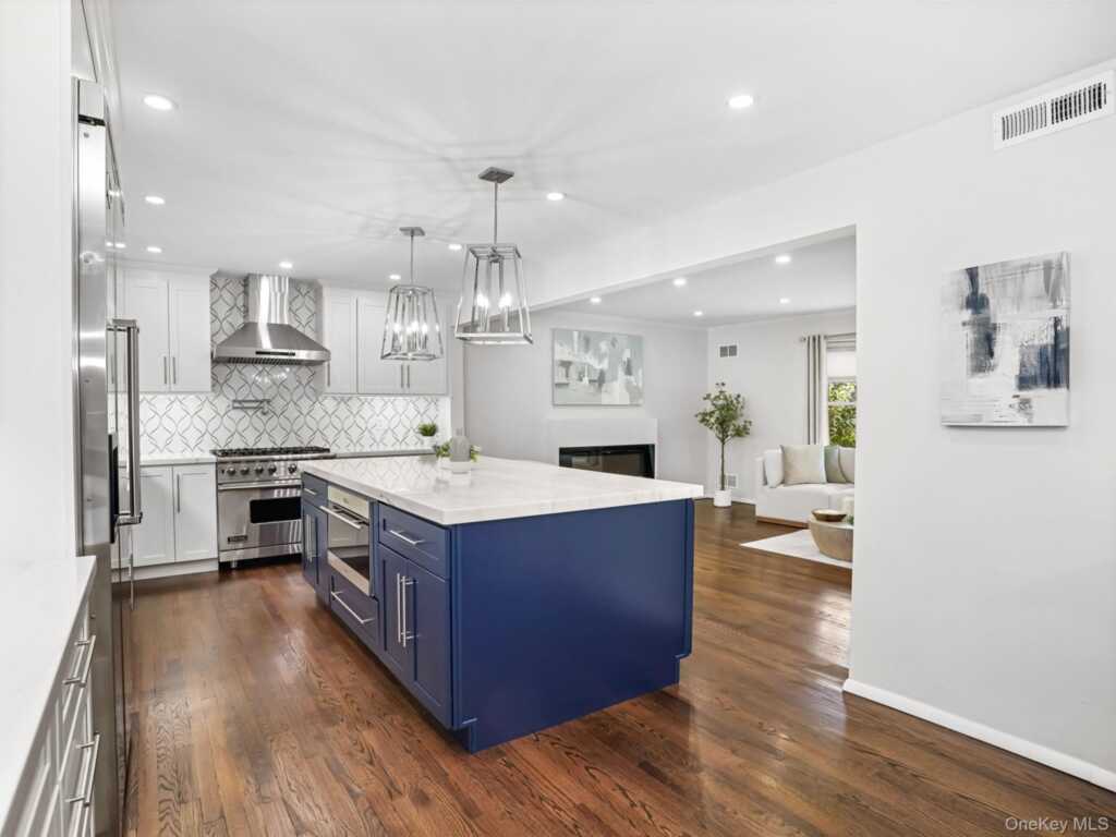 43 Amherst Drive, New Rochelle, NY 10804 - Photo 9 of 50