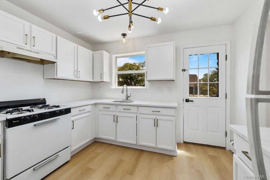 180 Depew Avenue, Nyack, NY 10960 - Photo 14 of 34