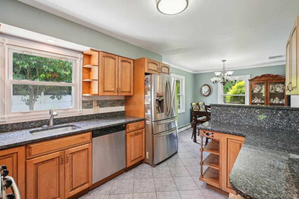 152 Lake Road, Valley Cottage, NY 10989 - Photo 13 of 30