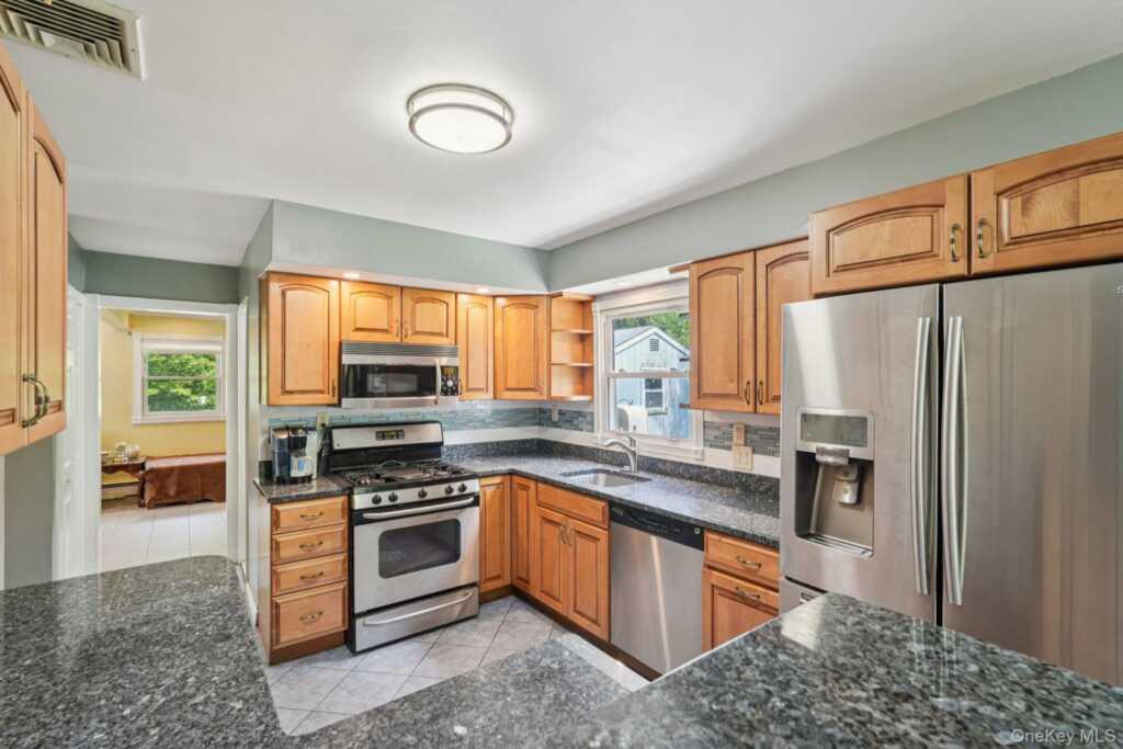152 Lake Road, Valley Cottage, NY 10989 - Photo 15 of 30