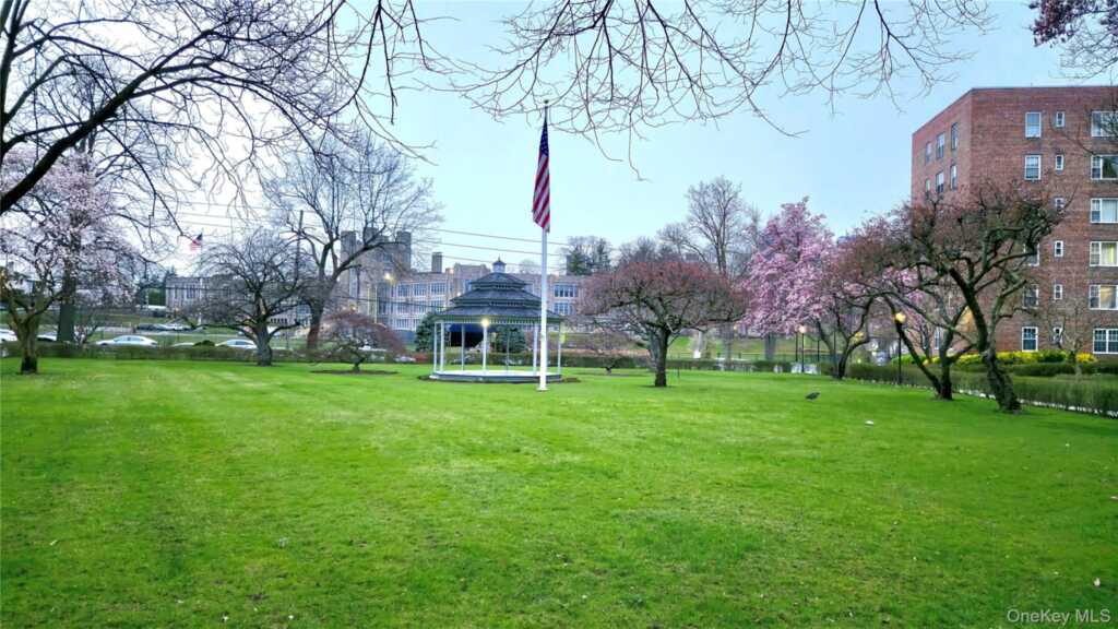 220 Pelham Road, Unit #3L, New Rochelle, NY 10805 - Photo 7 of 30