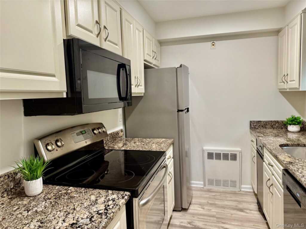 130 Kensico Avenue, Unit #19, White Plains, NY 10604 - Photo 21 of 30