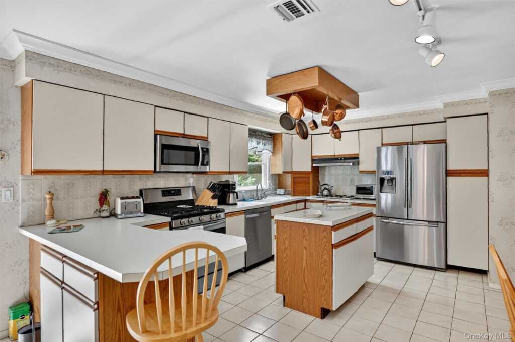 6 Danlyn Court, New City, NY 10956 - Photo 12 of 50