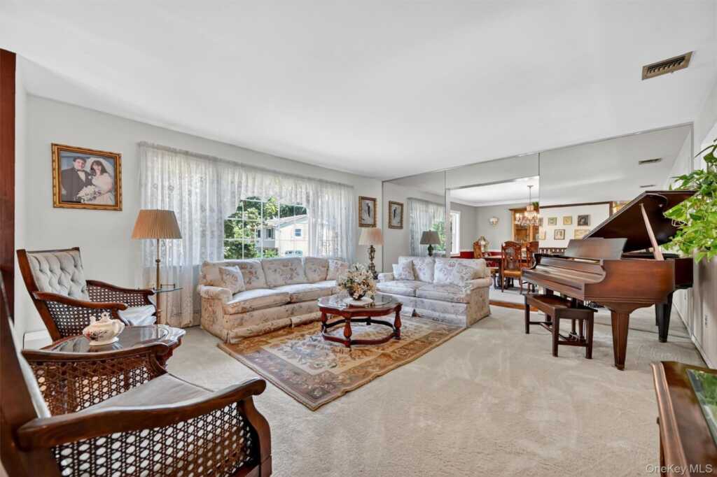 6 Danlyn Court, New City, NY 10956 - Photo 4 of 50