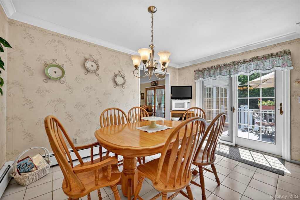 6 Danlyn Court, New City, NY 10956 - Photo 8 of 50