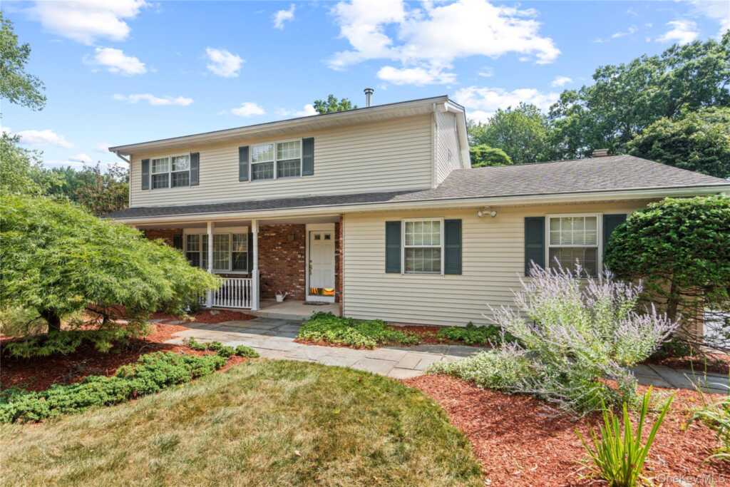 8 Ungava Drive, New City, NY 10956 - Photo 2 of 33