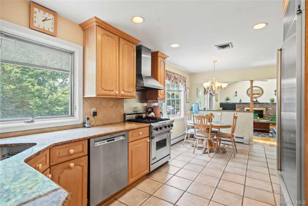 8 Ungava Drive, New City, NY 10956 - Photo 9 of 33