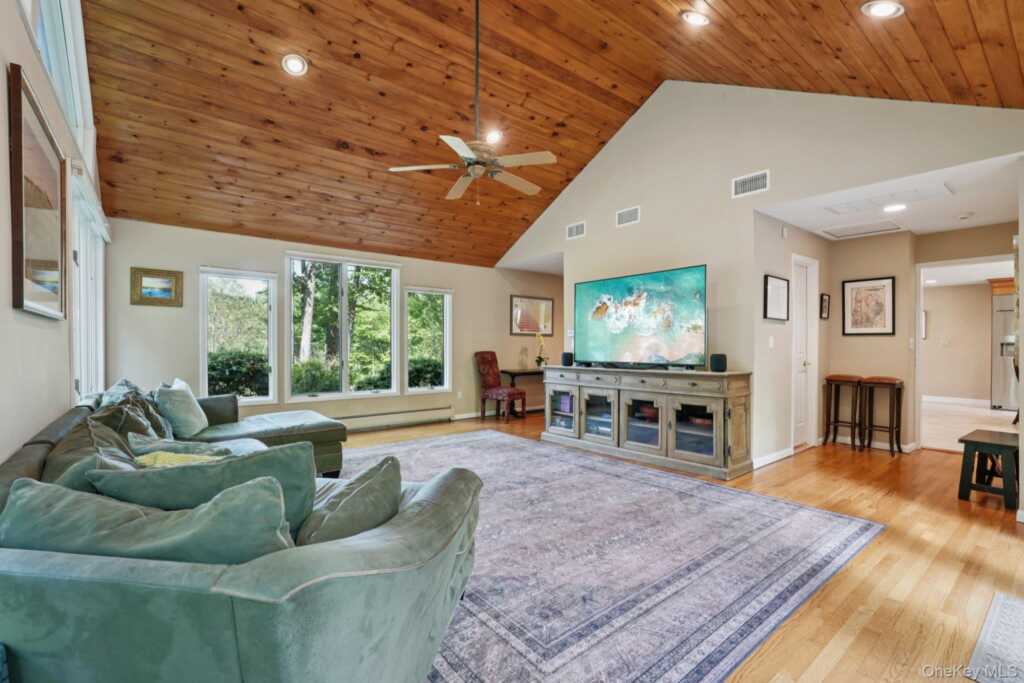 11 Old Phillips Hill Road, New City, NY 10956 - Photo 15 of 44