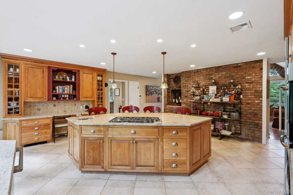 11 Old Phillips Hill Road, New City, NY 10956 - Photo 7 of 44