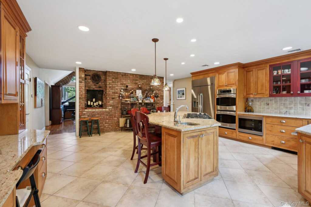 11 Old Phillips Hill Road, New City, NY 10956 - Photo 8 of 44