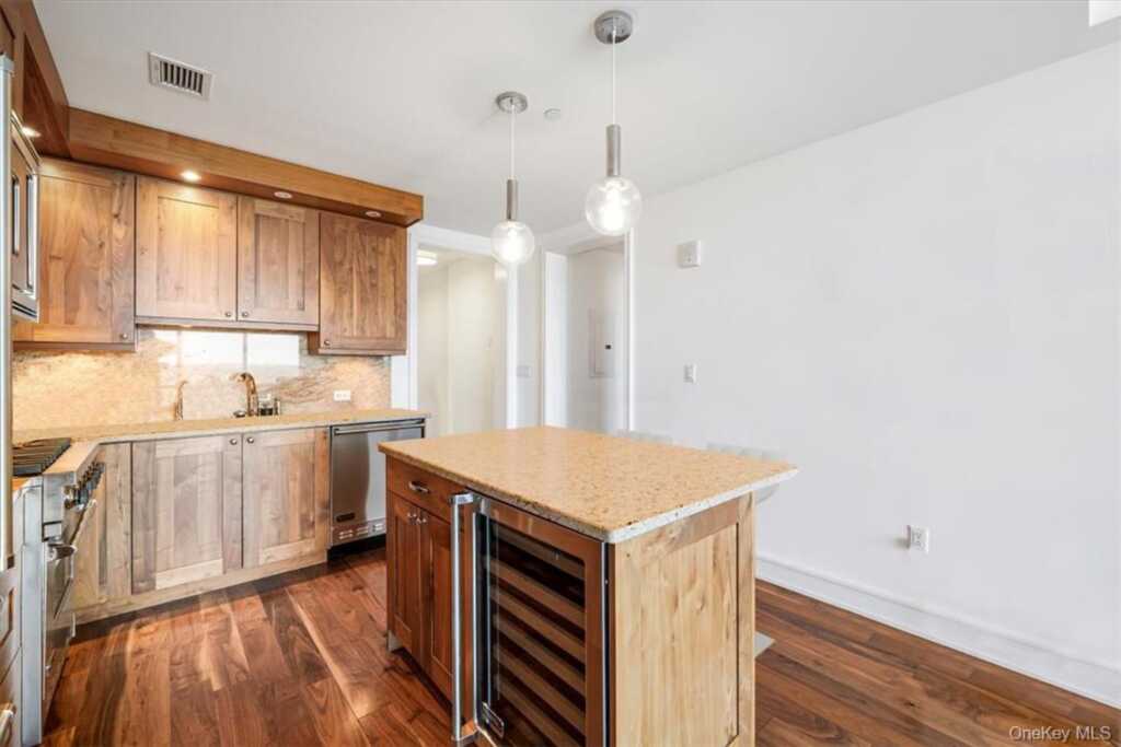 5 Renaissance Square, Unit #26B, White Plains, NY 10601 - Photo 3 of 28