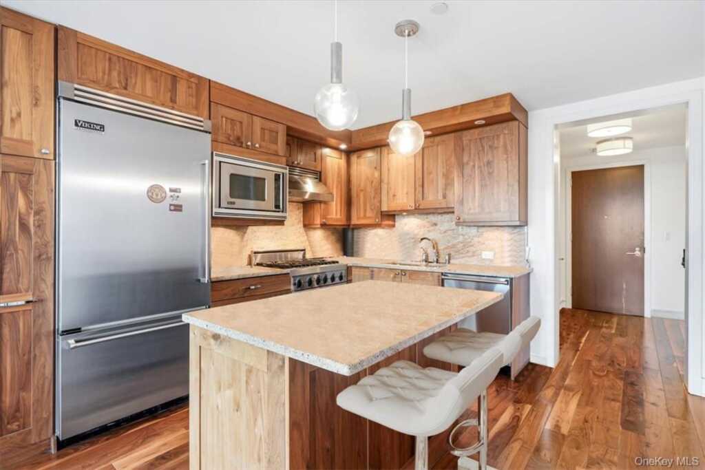 5 Renaissance Square, Unit #26B, White Plains, NY 10601 - Photo 4 of 28