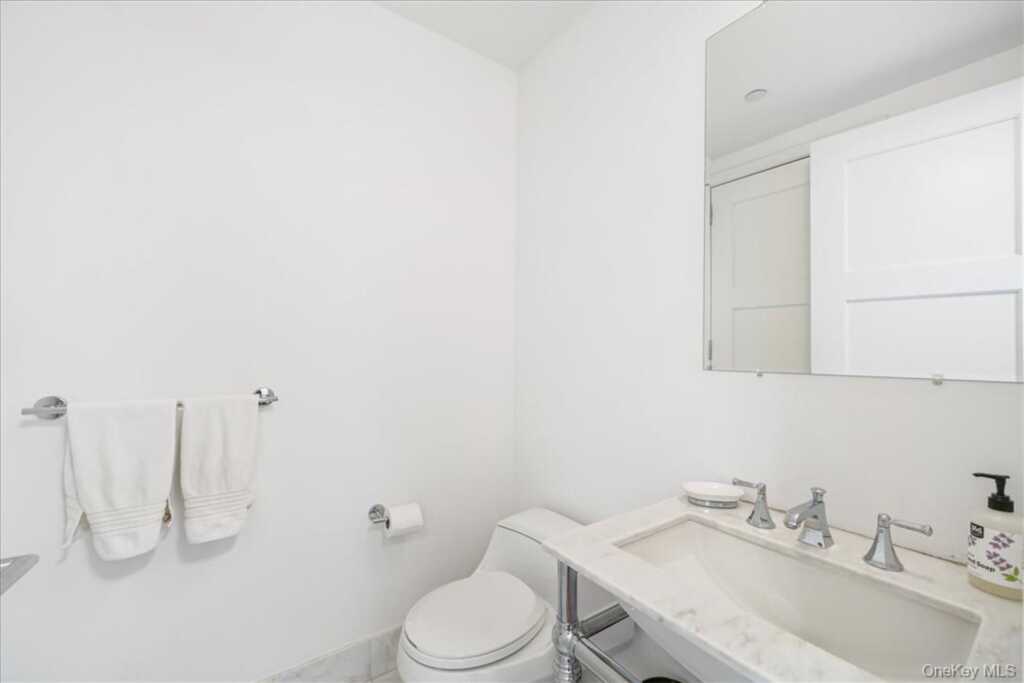 5 Renaissance Square, Unit #26B, White Plains, NY 10601 - Photo 9 of 28