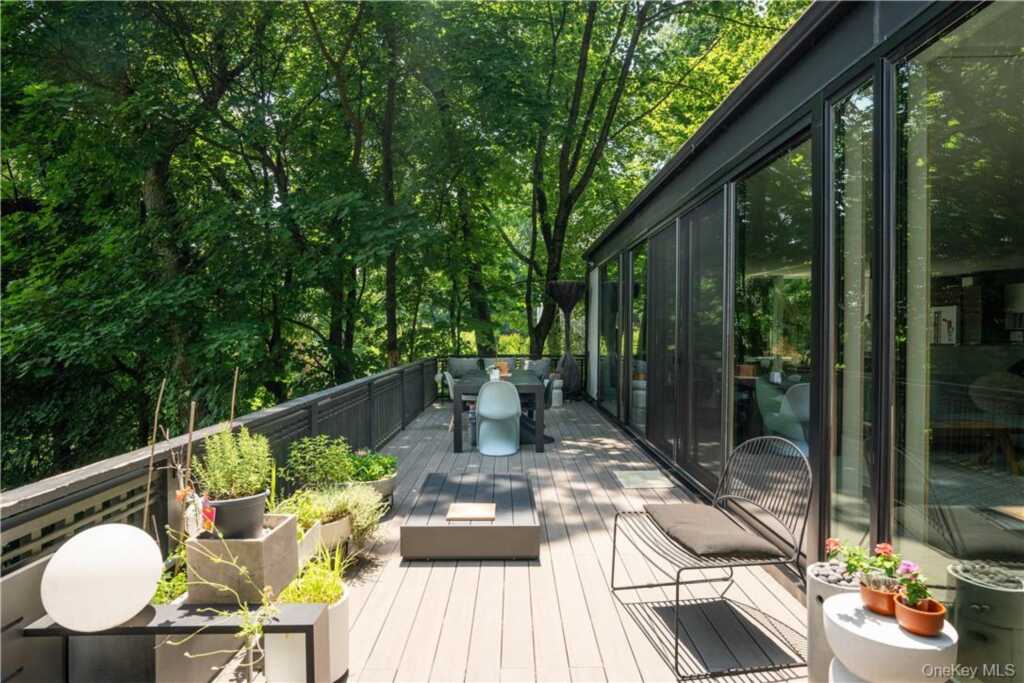 185 Tweed Boulevard, Nyack, NY 10960 - Photo 10 of 33