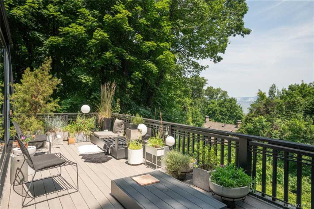 185 Tweed Boulevard, Nyack, NY 10960 - Photo 2 of 33