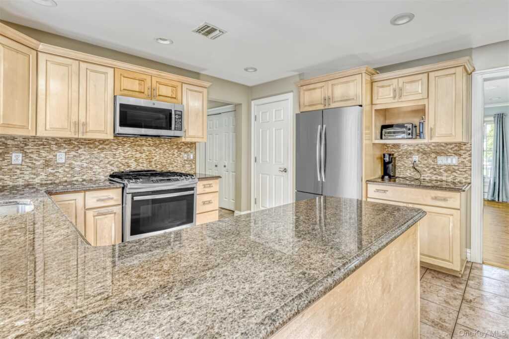 6 Sycamore, Suffern, NY 10901 - Photo 13 of 31