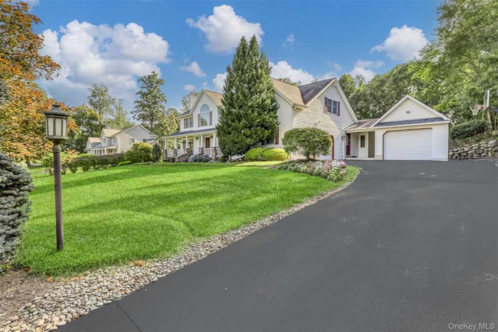 6 Sycamore, Suffern, NY 10901 - Photo 2 of 31