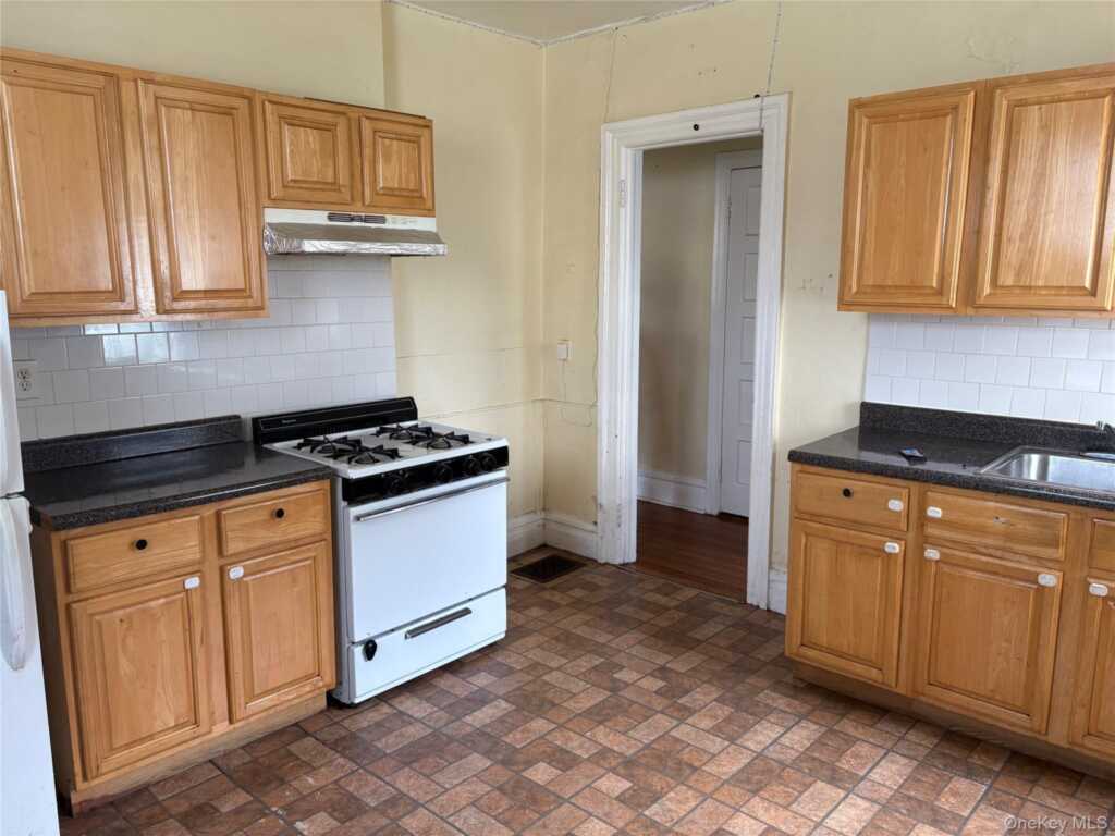 83 Washington Avenue, Unit #1, New Rochelle, NY 10801 - Photo 2 of 7