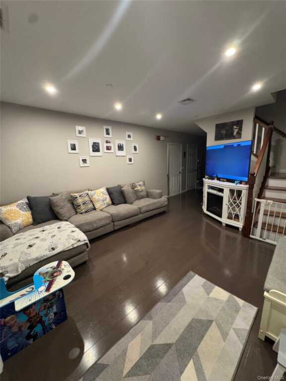 140 Winthrop Avenue, White Plains, NY 10523 - Photo 4 of 20