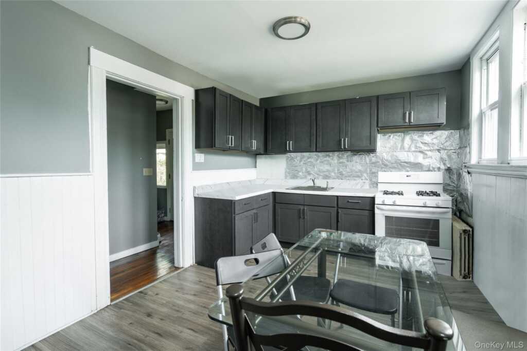 172 Orange Avenue, Suffern, NY 10901 - Photo 4 of 20