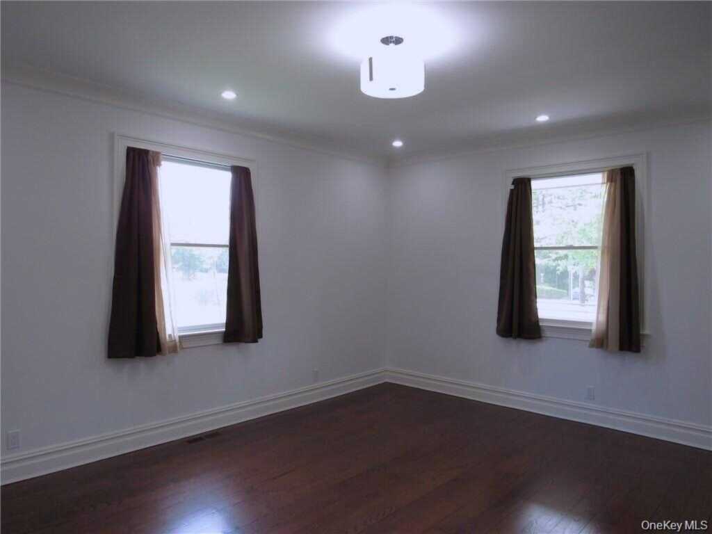 49 Greenridge Avenue, White Plains, NY 10605 - Photo 13 of 29