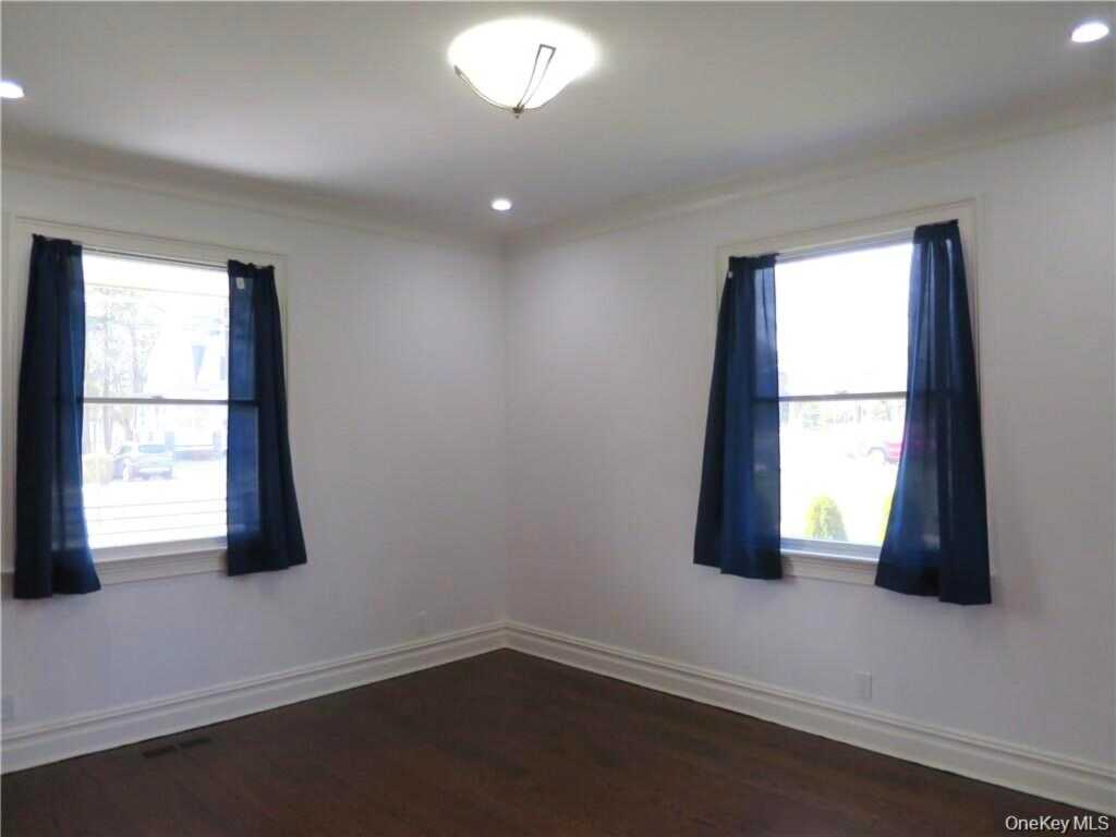49 Greenridge Avenue, White Plains, NY 10605 - Photo 16 of 29