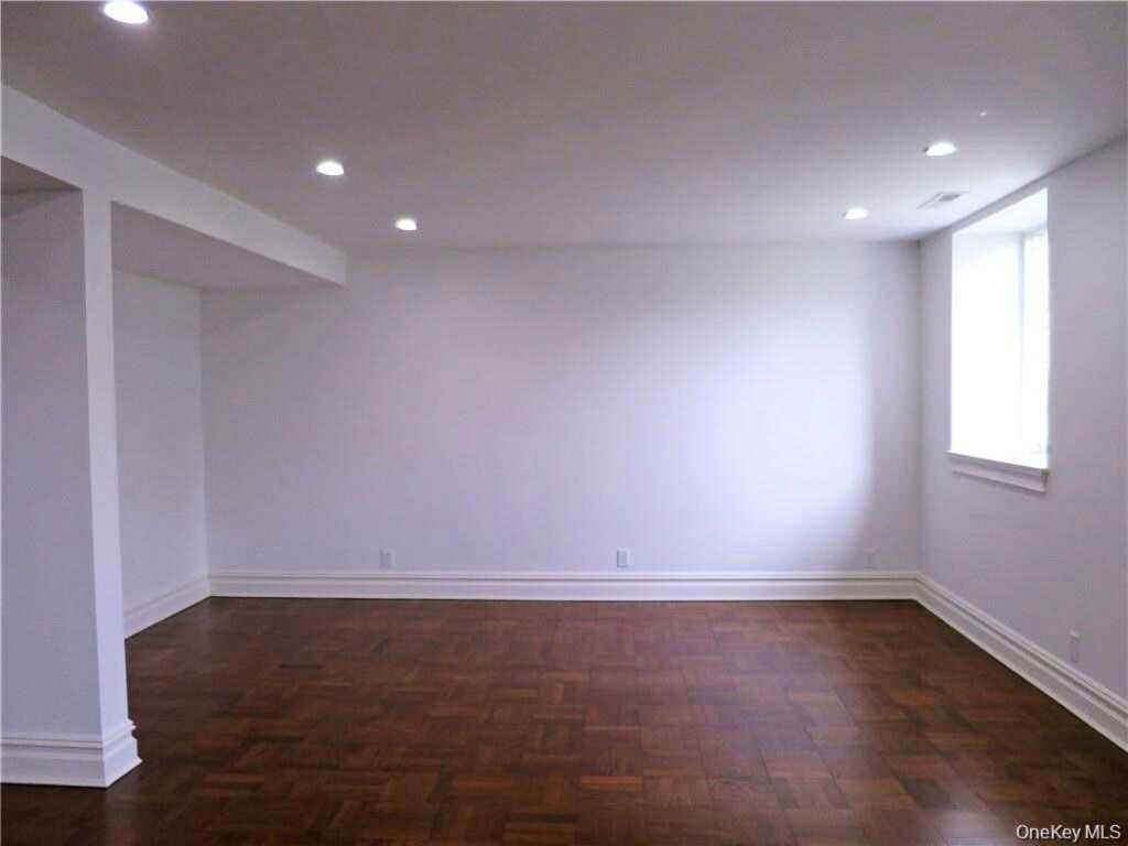 49 Greenridge Avenue, White Plains, NY 10605 - Photo 19 of 29