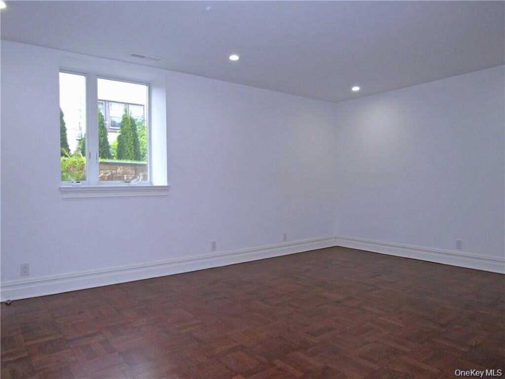 49 Greenridge Avenue, White Plains, NY 10605 - Photo 20 of 29