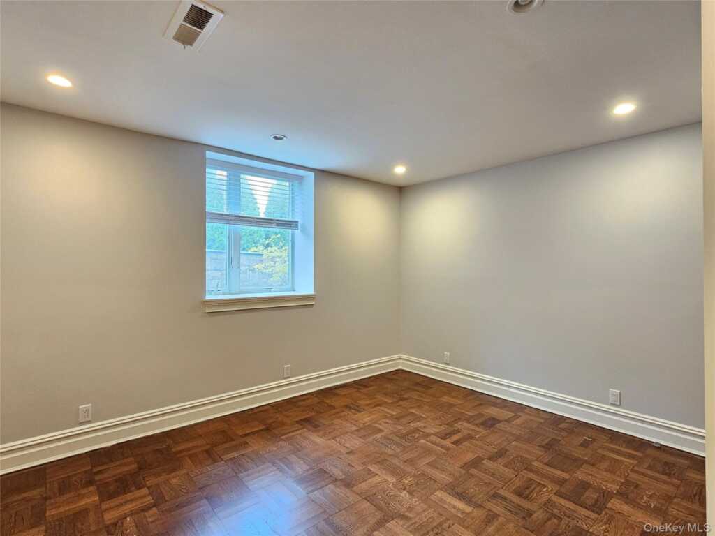 49 Greenridge Avenue, White Plains, NY 10605 - Photo 33 of 42