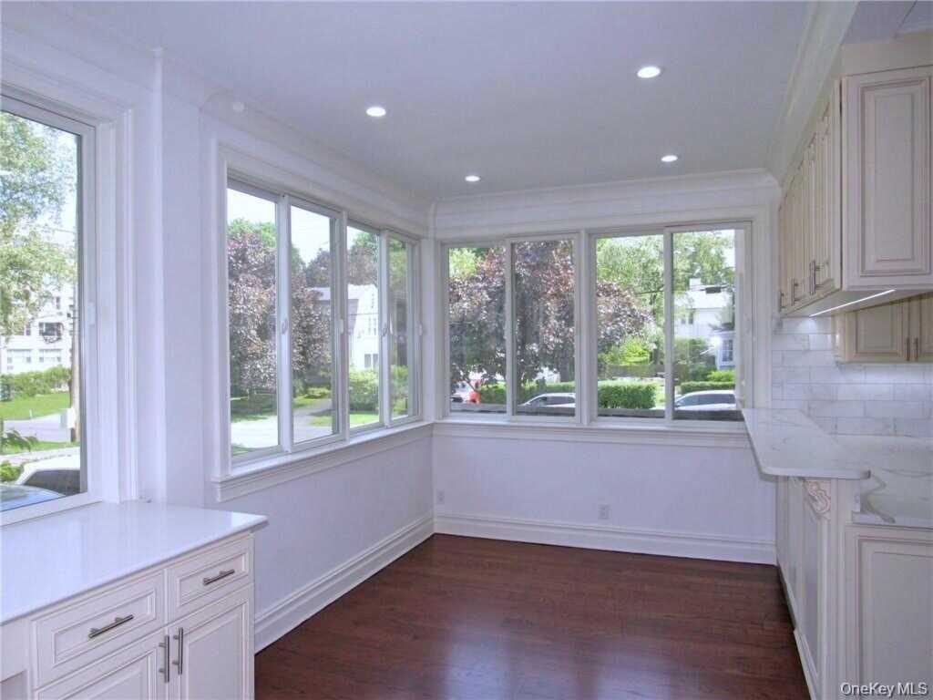 49 Greenridge Avenue, White Plains, NY 10605 - Photo 9 of 29