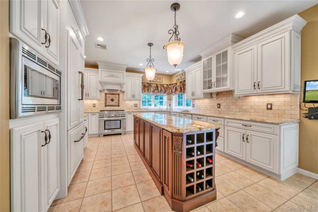 36 Oxford Drive, Suffern, NY 10901 - Photo 10 of 42