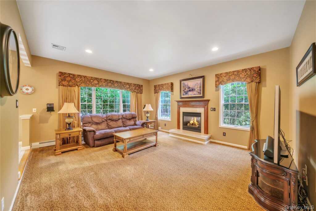 36 Oxford Drive, Suffern, NY 10901 - Photo 13 of 42